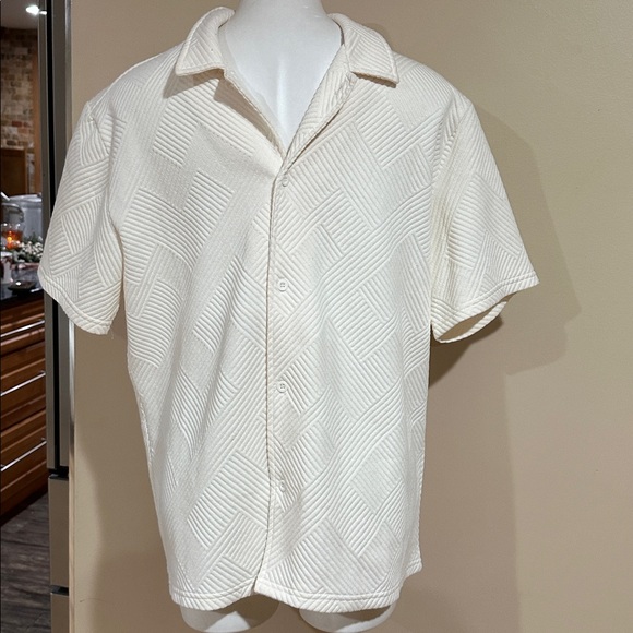 Fleece factory Geometric Jacquard Short Sleeve Button-Down Shirt - Picture 2 of 9